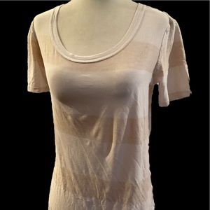 “LULULEMON” Beige and White Short Sleeve T Shirt.